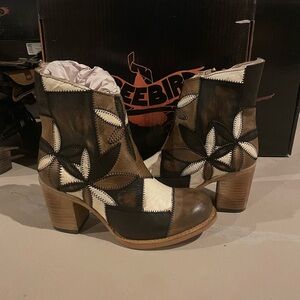 FLOWER TAN MULTI 7.0 | Freebird